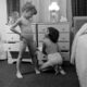 nina_leen_girls_deciding